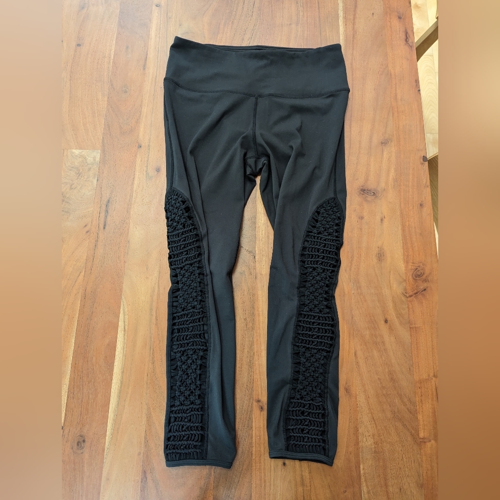 Crochet Detail cropped leggings black.  Size L, large yoga club